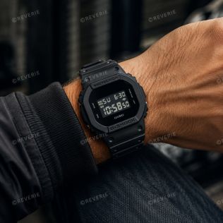Stealth Black Casio G-SHOCK digitalur med 200M vandtæthed 42mm