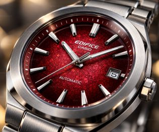 Casio automatisk herreur i stål med rød urskive og safirglas i 38mm