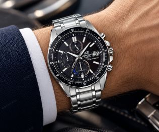 Casio Edifice herreur i stål med sort urskive, solenergi, kronograf og safirglas i 46mm