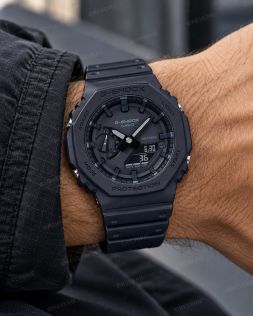 Sort Casio G-Shock herreur med ottekantet design og analog-digital visning i 45mm
