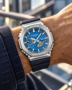 Casio G-Shock dykkerur i stål med blå urskive, ana-digi og solenergi i 44mm