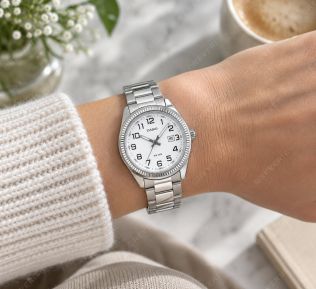 Klassisk Casio dameur i stål med hvid urskive i 30mm