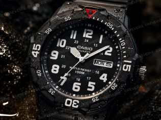 Casio herreur, vandtæt 100M, sort med dag-dato og drejelig bezel 44mm