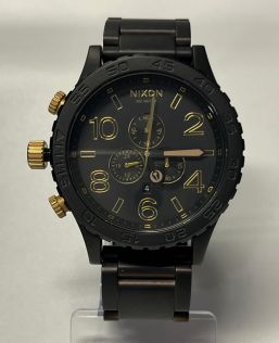 Eksklusivt herreur med kronograf - Nixon 51-30 Chrono Matte Black/Guldfarvet A083-1041
