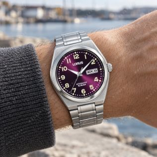 Lorus automatisk herreur i stål med lilla sunray urskive og dag/dato 41mm