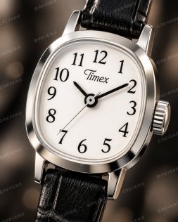 Lille Timex dameur med hvid urskive og sort læderrem i 17mm