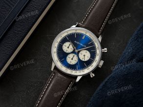 Aistrup herrechronograf med elfenbensfarvede detaljer, blå urskive, safirglas og syet læderrem 42mm