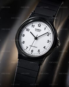 Analogt Casio ur med hvid urskive og sort resin urkasse 34mm