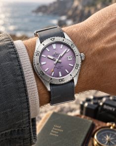 Orient automatisk ur med lilla skive, grå læderrem og safirglas, 40mm