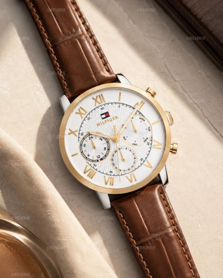 Tommy Hilfiger tofarvet herreur med dag-dato og brun læderrem 42mm
