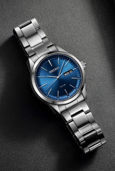 Solcelledrevet Seiko ur med elegant blå urskive og safirglas - Seiko Solar Sapphire SNE525P1