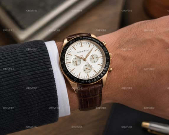 Aistrup AIW8702 Classic Sapphire Chronograph herreur med hvid urskive og brun læderrem | AIW8702