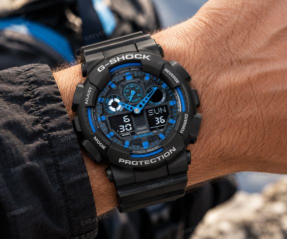 Sort Casio G-Shock herreur med blå detaljer og analog-digital visning i 51mm