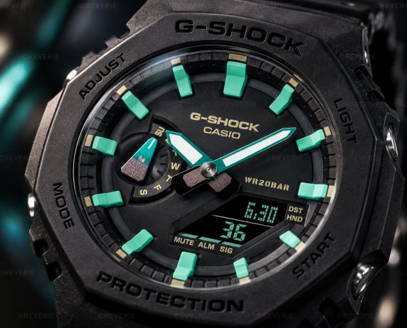 Sort Casio G-Shock herreur med turkise detaljer og analog-digital visning i 45mm