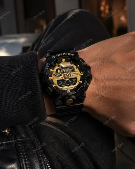Sort og guldfarvet Casio G-Shock Ana-Digi med robust design 53mm