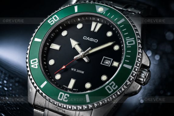 Casio herreur i stål, vandtæt 200M, sort urskive med grøn ensrettet drejelig bezel 46mm