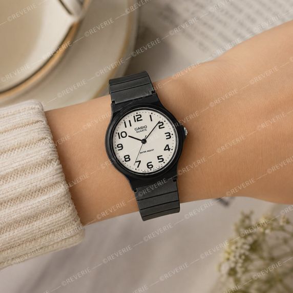 Klassisk analogt ur med hvid urskive og arabertal 34mm