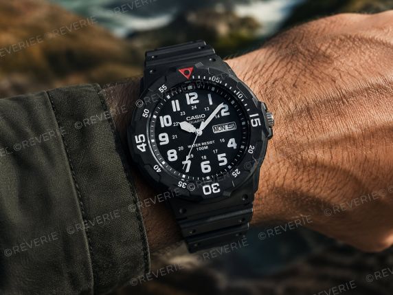Casio herreur, vandtæt 100M, sort med dag-dato og drejelig bezel 44mm
