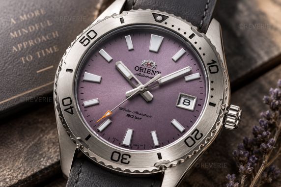 Orient automatisk ur med lilla skive, grå læderrem og safirglas, 40mm
