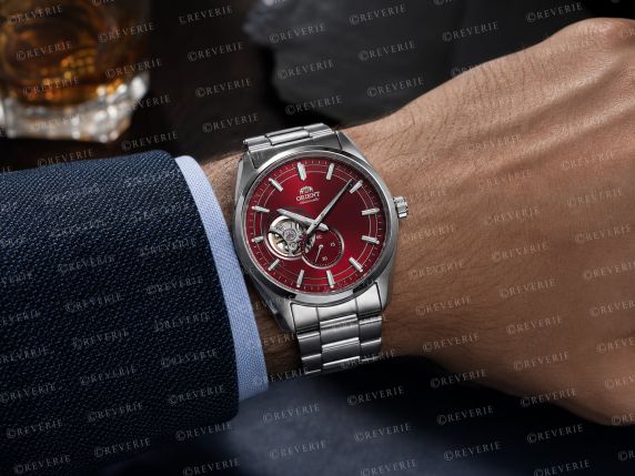 Orient automatisk herreur med open heart, rød urskive og safirglas 40mm