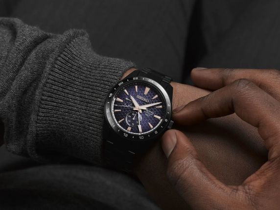 Seiko Presage "Akebono" Sharp Edged GMT Limited Edition (2000 pieces worldwide) SPB361J1